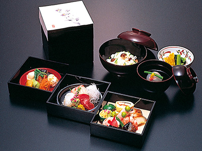 味襲ね三段重 白鷺館