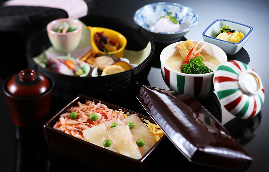 桜海老と瀬戸内鯛のお重御膳 白鷺館