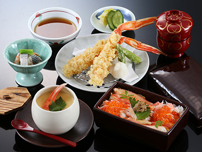 かに天婦羅とかに重御膳　白鷺館