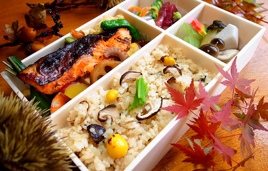 秋鮭と松茸ご飯弁当